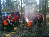 Syksyn hirvijahti, onnistuneen jahdin jälkeen tulilla 15.10.2011